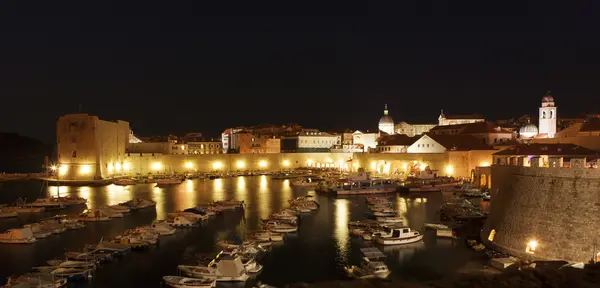 Dubrovnik på natten — Stockfoto