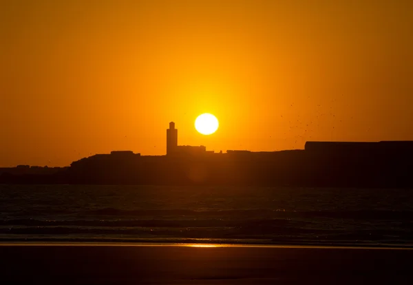 Sonnenuntergang vor dem Hintergrund der marokkanischen Stadt — Stockfoto