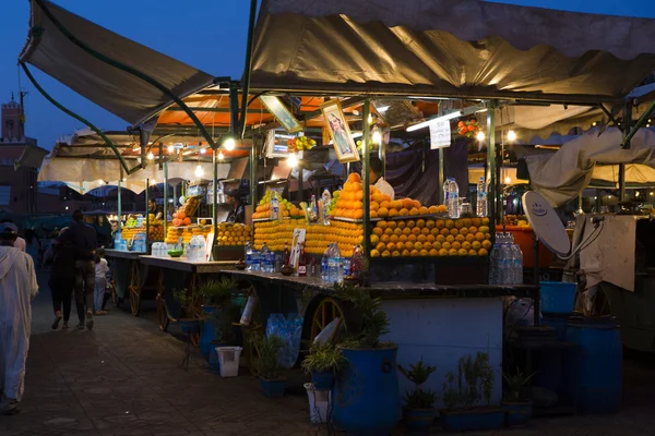 市場でモロッコ トレイ — ストック写真