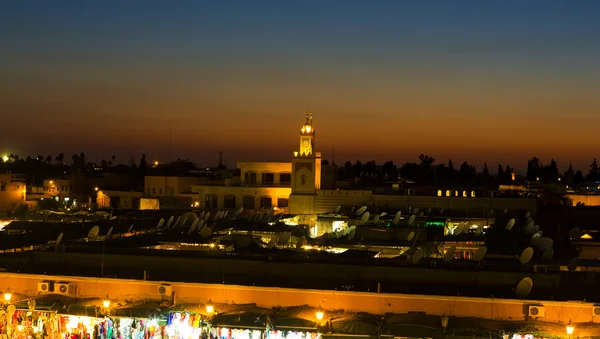 Nacht uitzicht over de Marokkaanse stad — Stockfoto