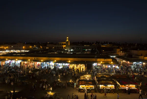 Nacht uitzicht over de Marokkaanse stad — Stockfoto