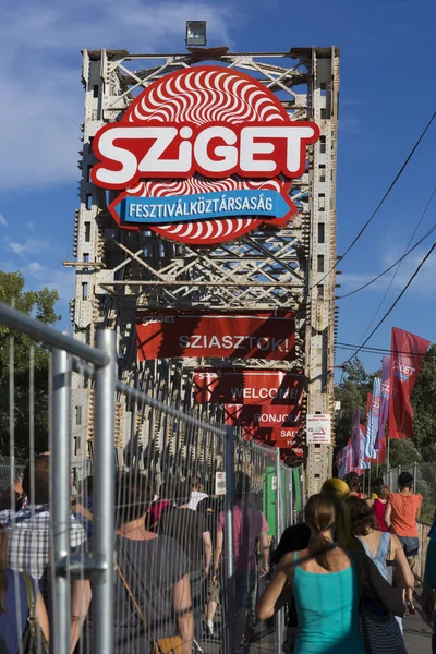 Návštěvníci na poslední den festivalu sziget 2013, Budapešť. 11-08-2013 — Stock fotografie