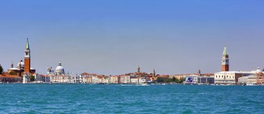 Grand kanal tekneleri ve renk mimari Venedik, İtalya