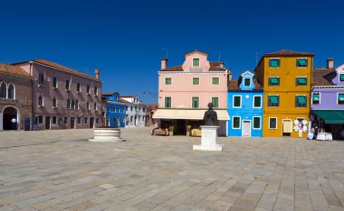 parlak pastel renkli evler burano Adası kuzeyindeki Venedik'in lagün, İtalya