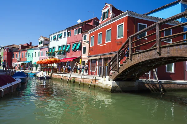Bir Venedik İtalya tipik venusian mimarisi ile çok sayıda kanal — Stok fotoğraf