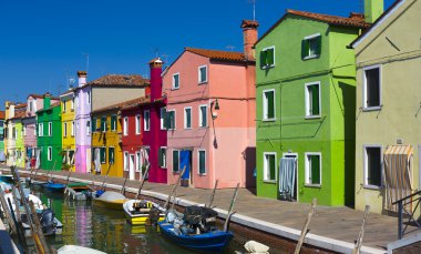 parlak pastel renkli evler burano Adası kuzeyindeki Venedik'in lagün, İtalya