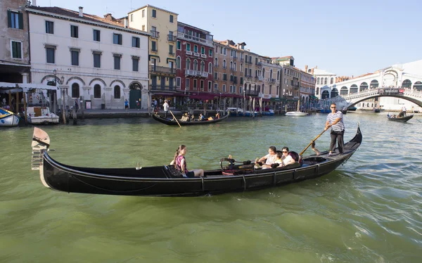 Gondolier - Venise . — Photo