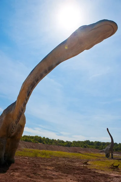 Дилофозавр в Красиеёу Динопарк — стоковое фото