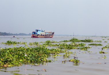 mekong Nehri kıyısında tekne