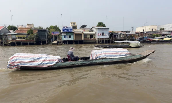 Häuser am Ufer des Mekong — Stockfoto