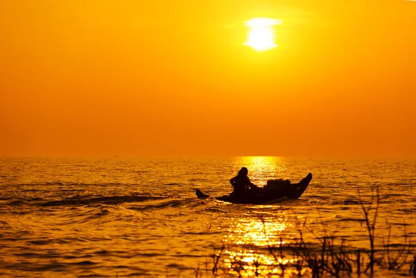 Tramonto sul lago linfa Tonle, Cambogia — Foto Stock