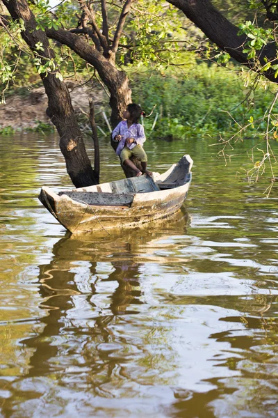 Fisherman in the boat on the Mekong River, Vietnam — Stock Photo, Image