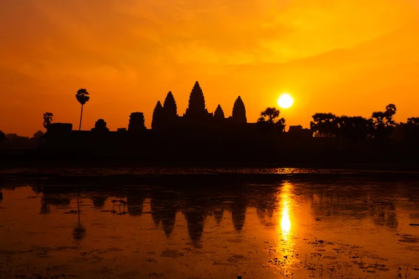 Salida del sol en Angkor Wat, Camboya — Foto de Stock