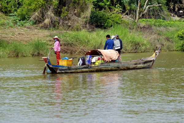 Boat on the bank of Mekong river — Stock Photo, Image