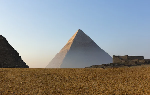 Великая пирамида на рассвете, Каир — стоковое фото