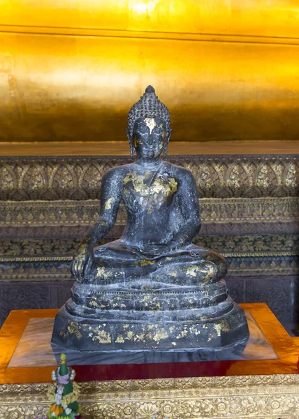 Kamień Buddy indside świątyni wat pho w Bangkoku — Stok fotoğraf