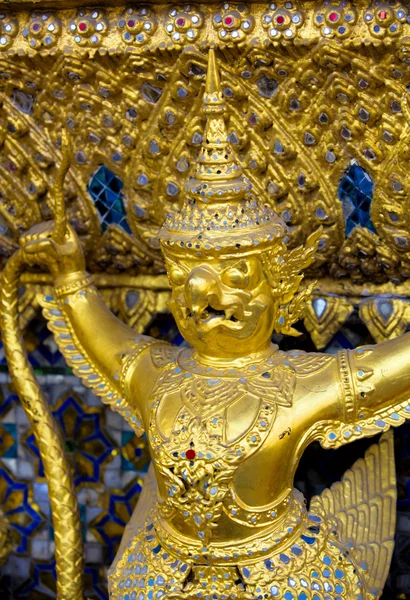 Золотой Будда в храме Ват Пхо в Бангкоке, Таиланд — стоковое фото