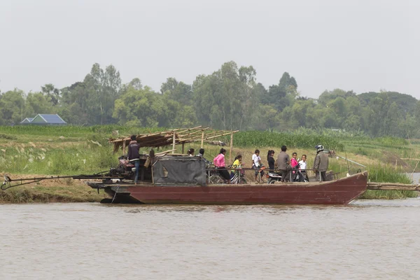 Boat with people on the Mekong River, Vietnam — Stock Photo, Image