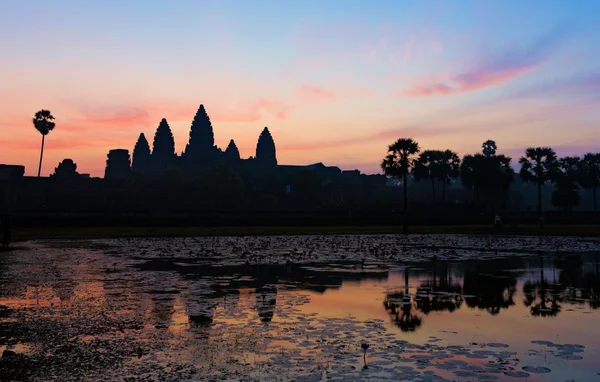 Salida del sol en Angkor Wat, Camboya — Foto de Stock