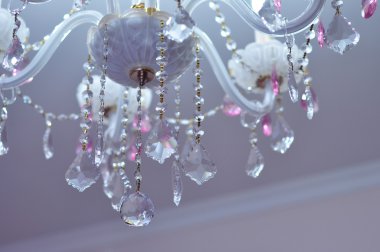 Kristalleri - kristal süslemeleri tavanında tavan? Oda