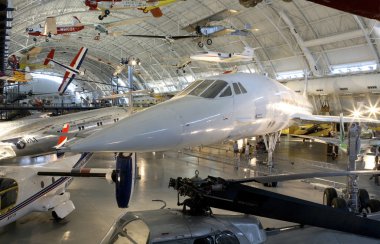 yanı sıra diğer uçakları concorde