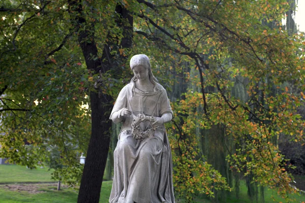 Friedhofsstatue für Frauen — Stockfoto