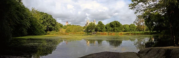 Central Park Panorama durch Schildkrötenteich — Stockfoto