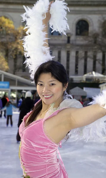 Professional female skater — Stock Photo, Image