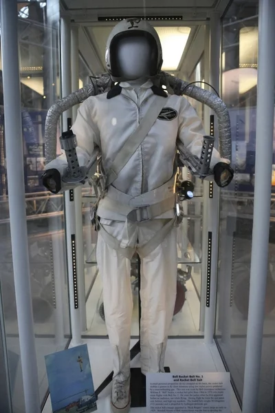 2 numaralı roket kemeri ve takım elbise.