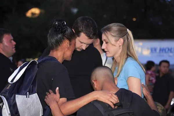 Prayer group has group prayer — Stock Photo, Image