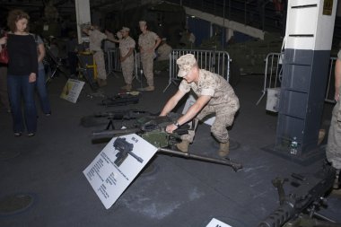 mk-19 otomatik silahı ile deniz