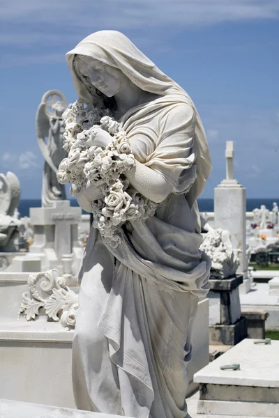 Statue mourning woman — Stock Photo, Image