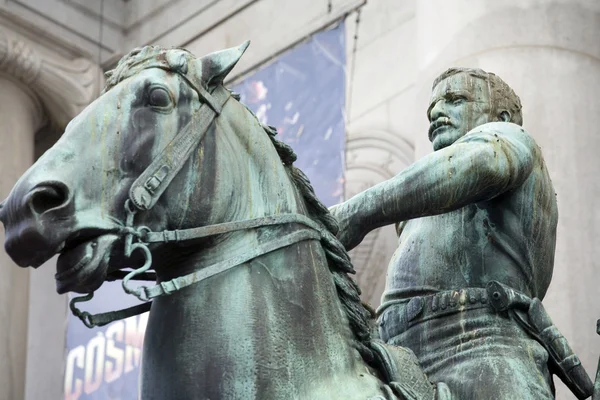Теодор Рузвельт статуя — стокове фото