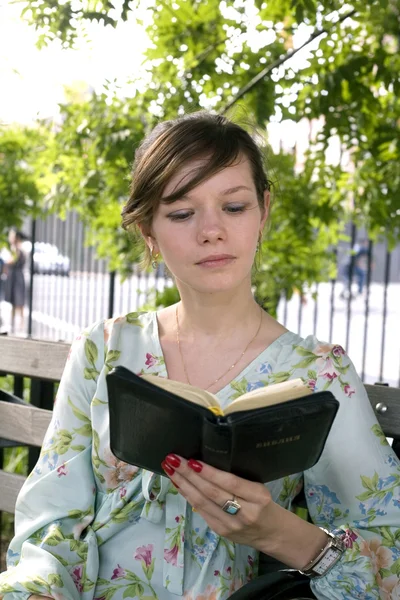 Girl outdoors with Bible — Stock Photo, Image