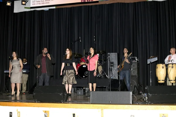 Band singing — Stock Photo, Image