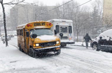 new York'ta kar fırtınası sırasında sokak trafik