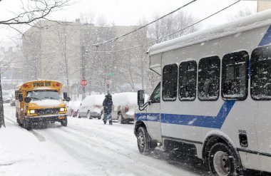new York'ta kar fırtınası sırasında sokak trafik