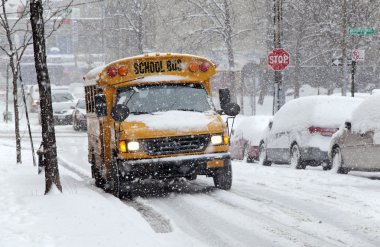 new York'ta kar fırtınası sırasında sokak trafik