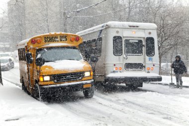new York'ta kar fırtınası sırasında sokak trafik