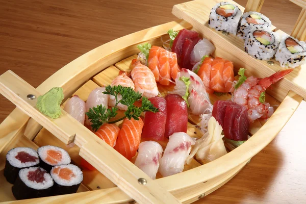 Sushi fából készült tál — Stock Fotó