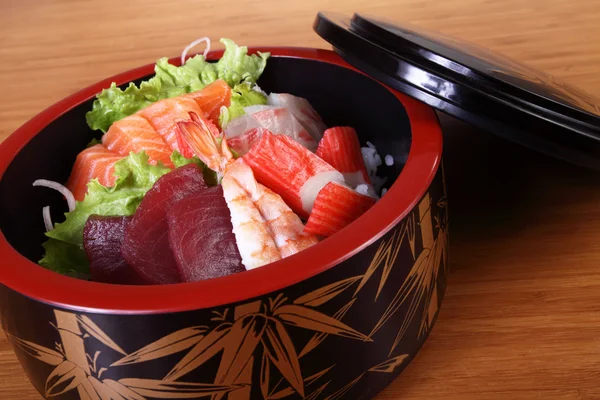 Sushi com salada — Fotografia de Stock