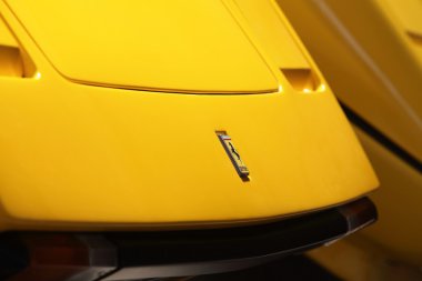 Ferrari gialla