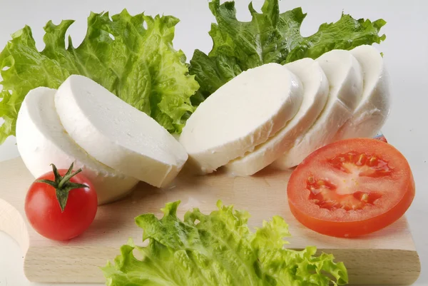 Mozzarella peyniri dilimleri