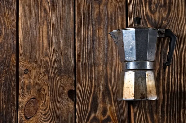 Старый Алюминиевый Чайник Кофеварка Деревянный Фон — стоковое фото