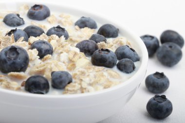 yaban mersini ile müsli