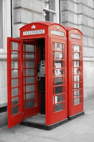 Cabines telefónicas vermelhas de Londres — Fotografia de Stock