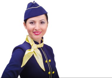 Beyaz bir arka plan üzerinde izole üniformalı güzel genç gülümseyen hostes