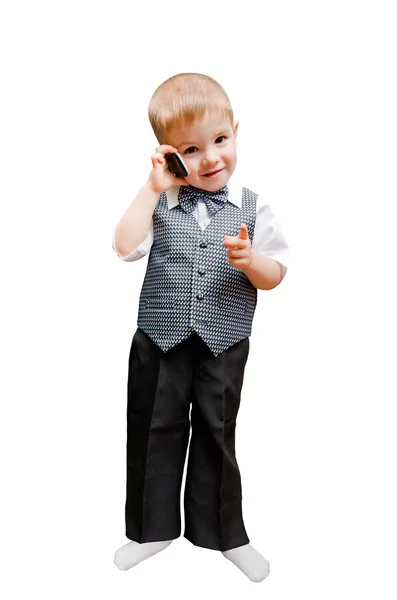 Menino bonito falando em um telefone celular apontando — Fotografia de Stock