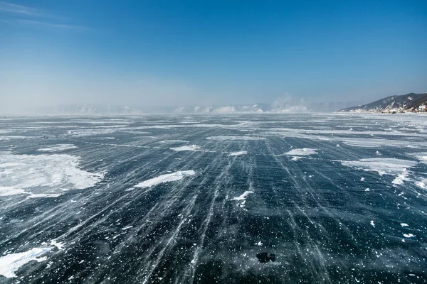 贝加尔湖和风结冰了 冰天雪地俄罗斯冬季旅行 — 图库照片