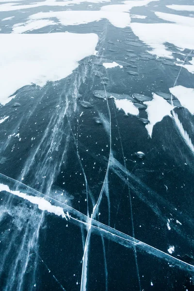 贝加尔湖 清除冰冻的冰和裂缝 俄罗斯西伯利亚的冬天 — 图库照片